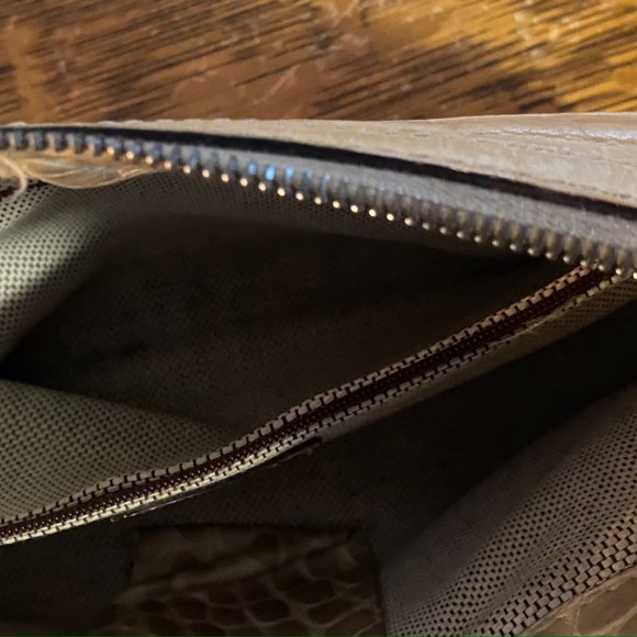 REDUCED Dooney and Bourke - Picture 6 of 10